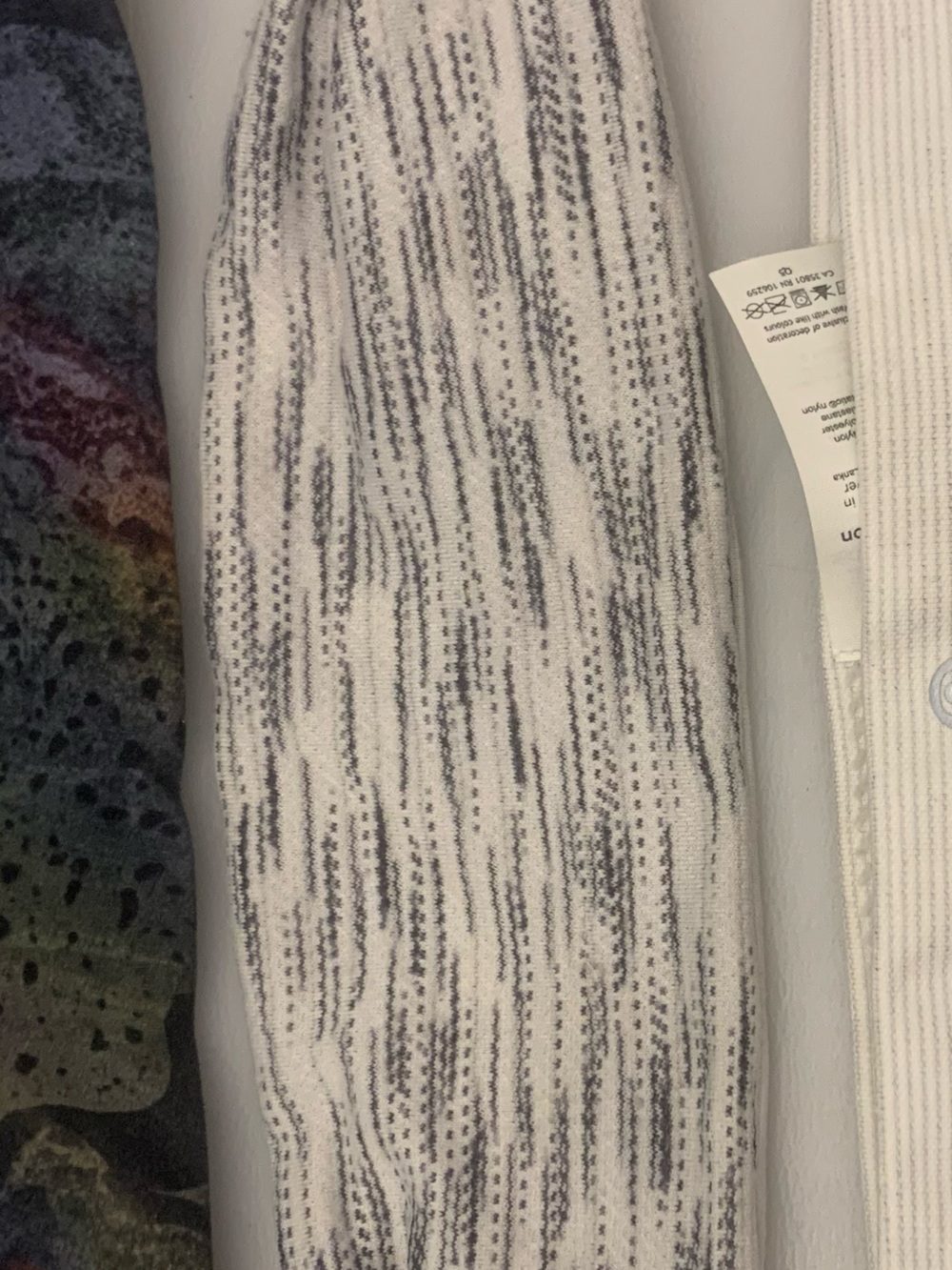 Lululemon Wide Twist Headband White Gray Print | Yoga Running Workout - Picture 4 of 4